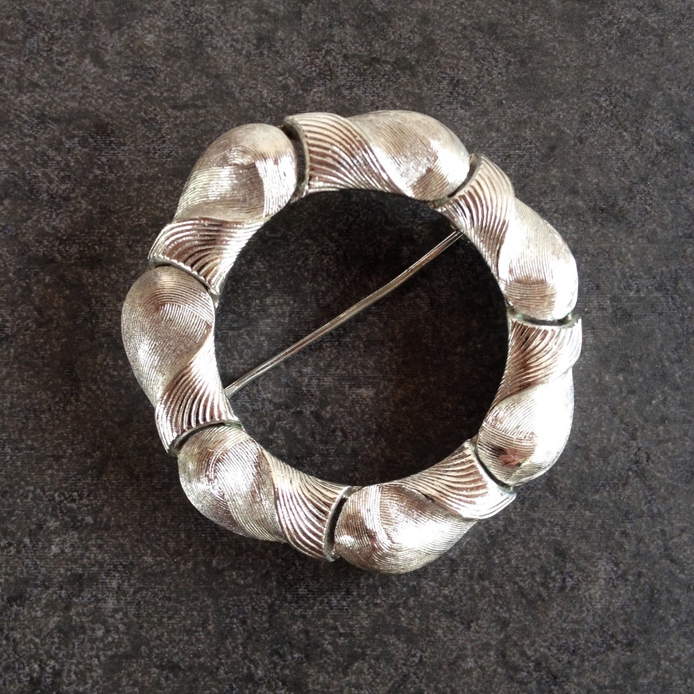 Vintage Modernist Circle Pin by Trifari